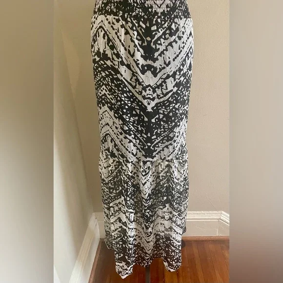 Arden B Black and White High Low Skirt - Picture 2 of 3